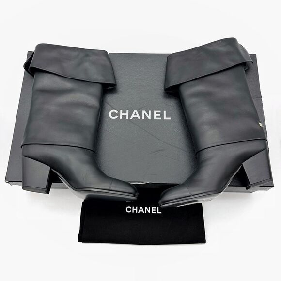 CHANEL Black 20K CC Logo Musketeer Boots Size 40 Cap Toe Leather Fold Over - Picture 2 of 14